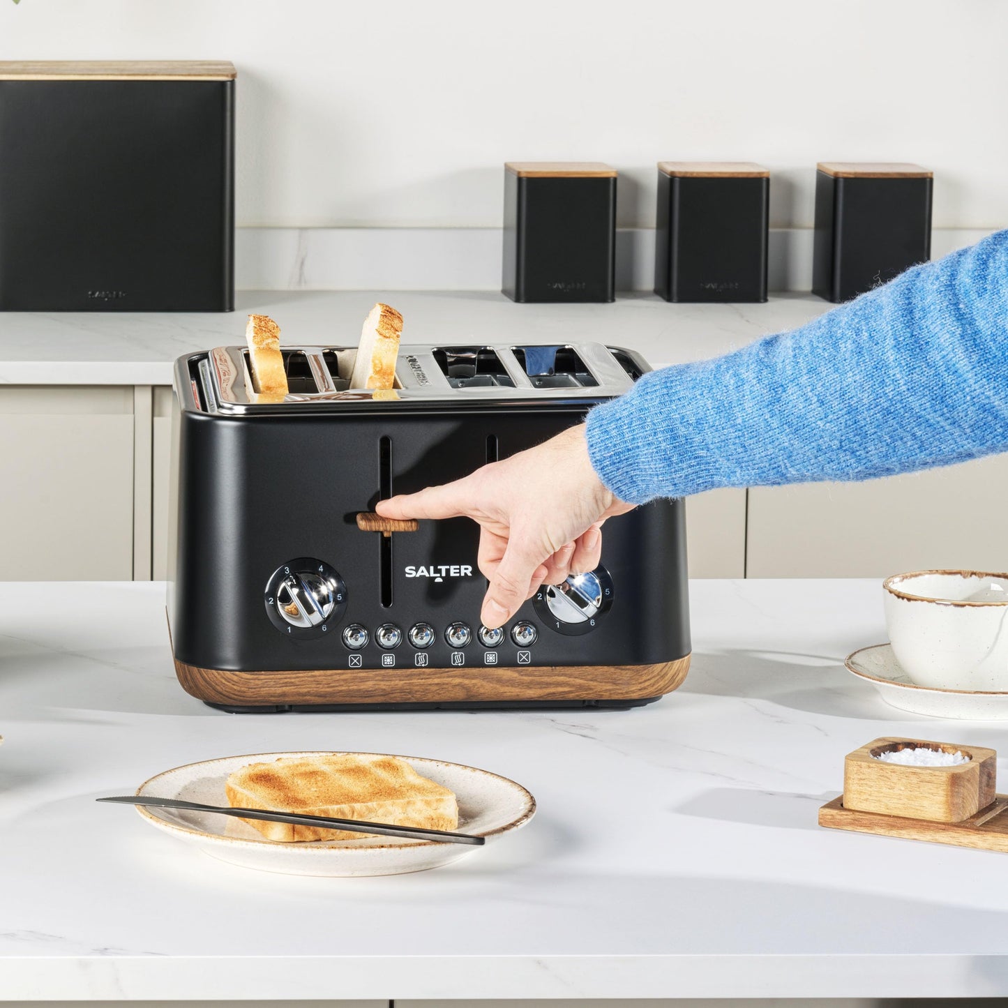 Salter Toronto 4-Slice Toaster – Wide Slots, 6 Browning Levels, High-Lift, Wood Effect & Black