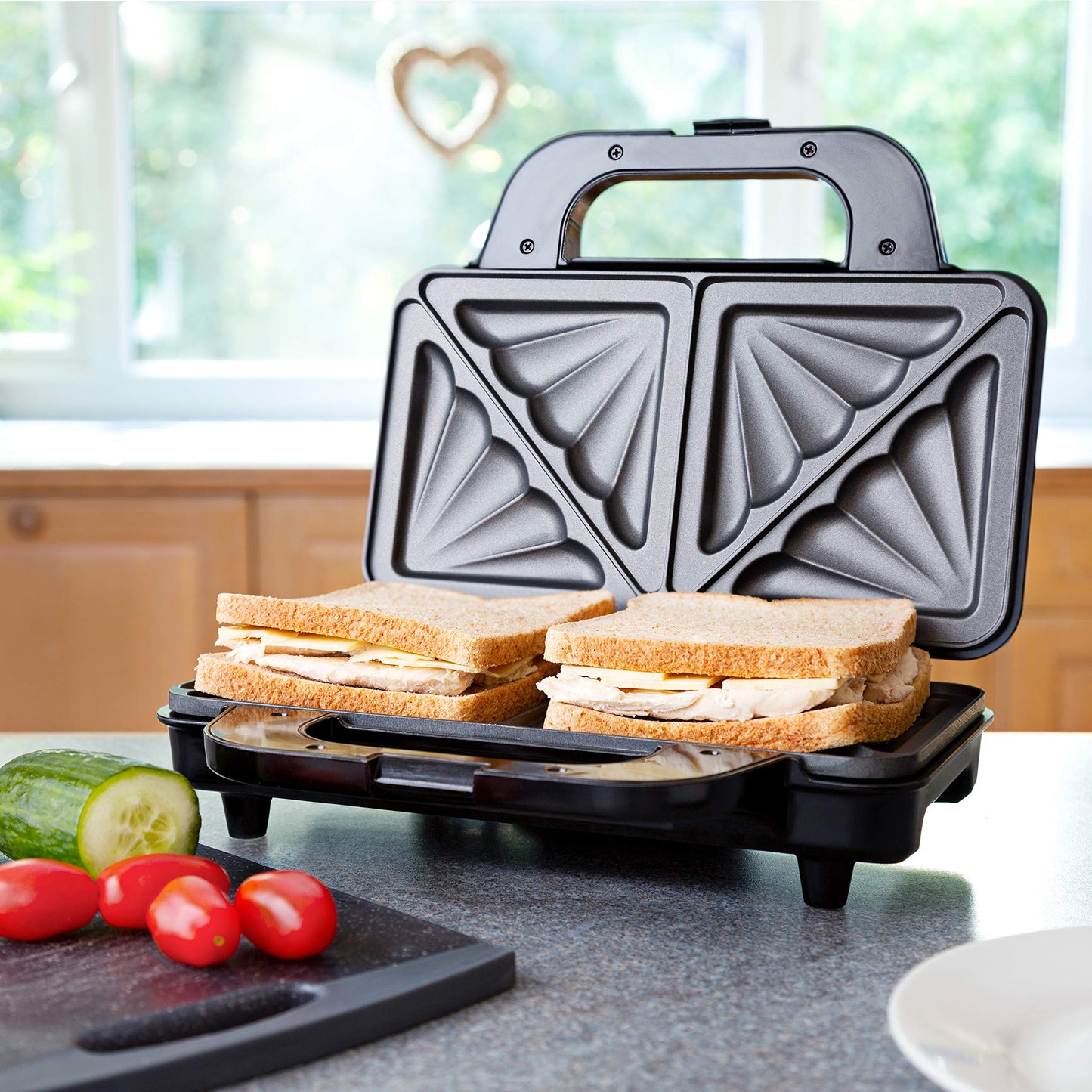 Global Gourmet 4-Slice Deep Fill Sandwich Toaster – Non-Stick Plates, 900W, Silver & Black